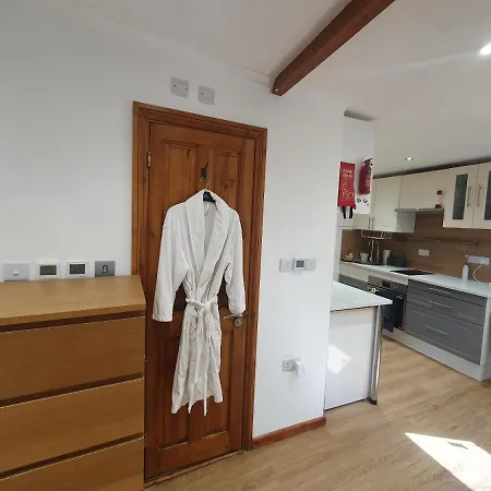 Studio Apartment, Tv, Wifi Kitchen Parking, Wembley Elizabeth Line Northolt  Exterior photo